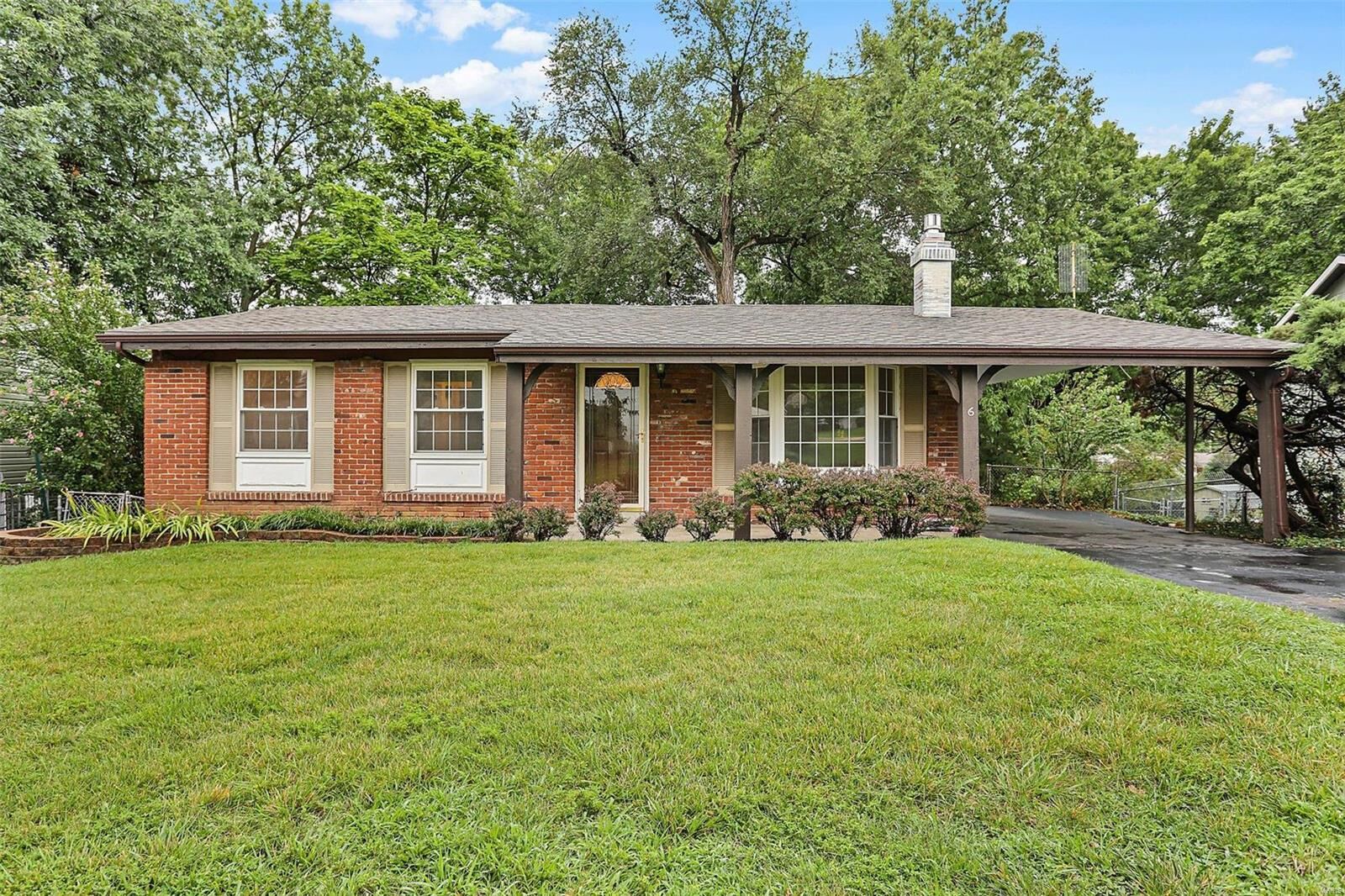 Property Photo: 6 Glenmark Court MO 63043