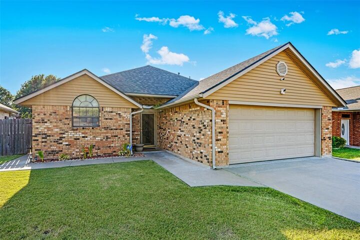 Property Photo: 427 SW 80th Street OK 73505