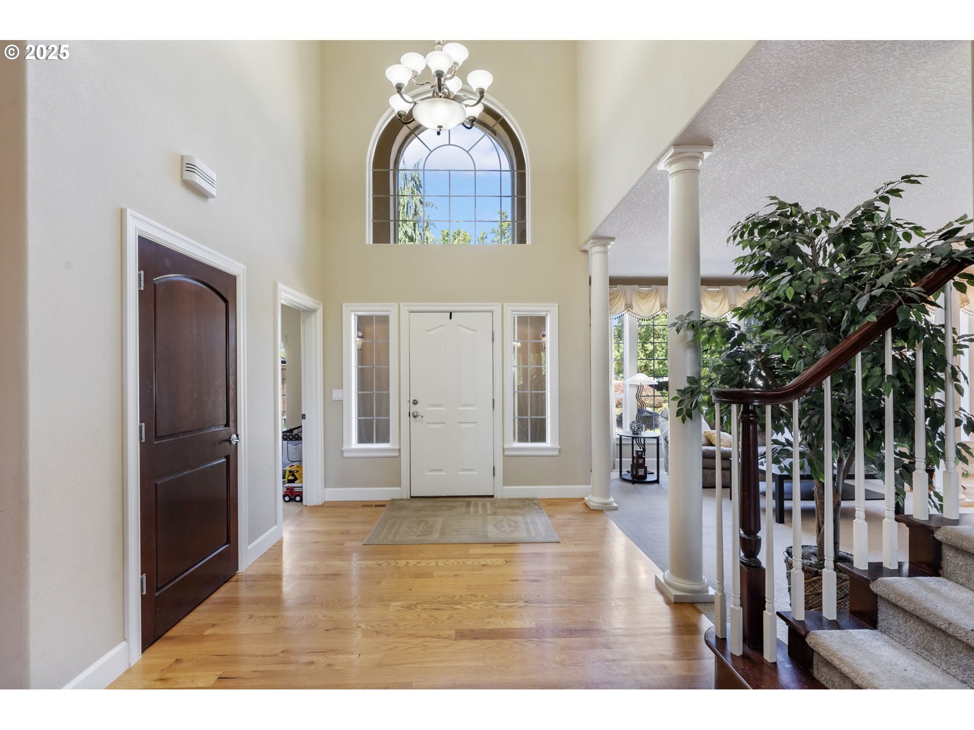 Property Photo: 1350 E 14th Cir WA 98629