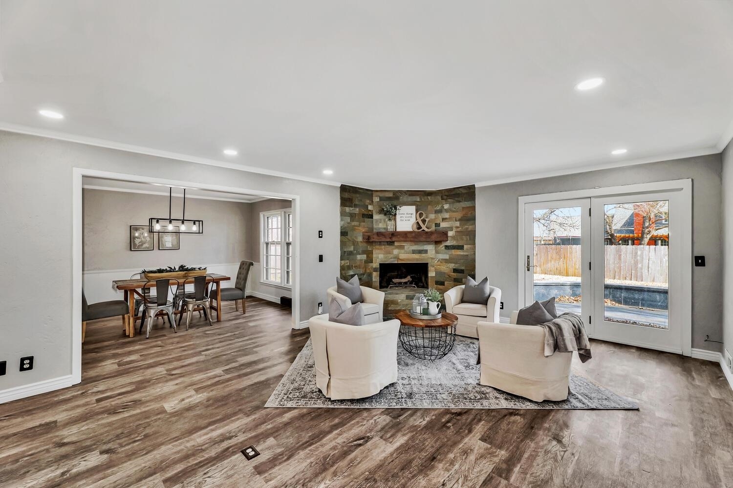 Property Photo: 720 N Stratford Ln KS 67206