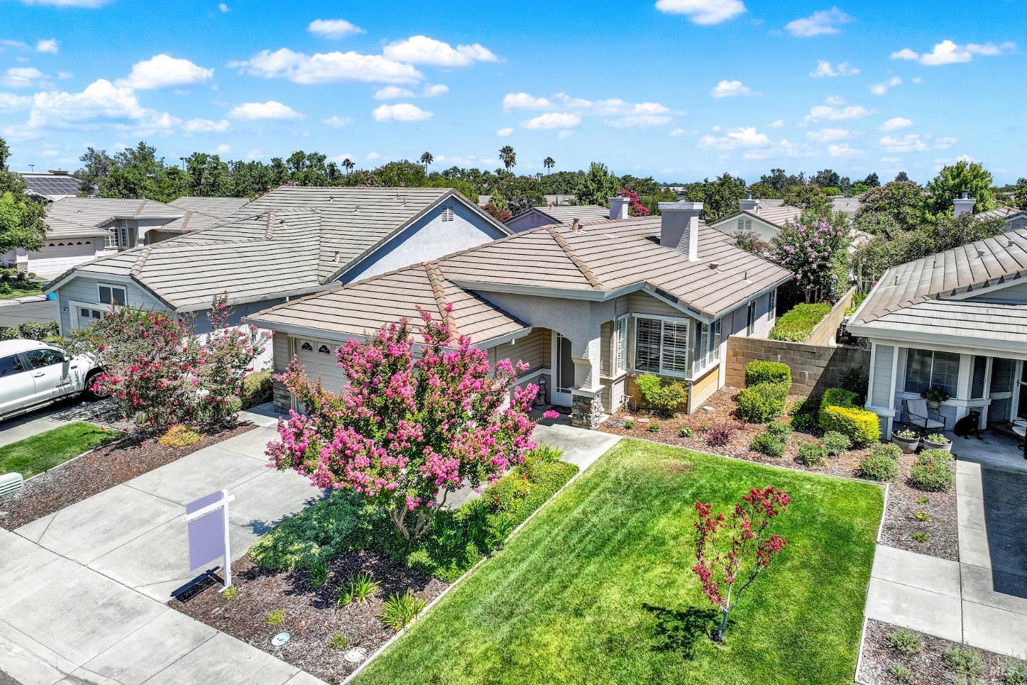Property Photo: 206 Heirloom Court CA 95687
