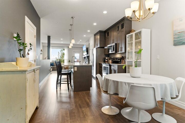 Photo de la propriété: 6026 Lindeman Street 122 BC V2R 0W1