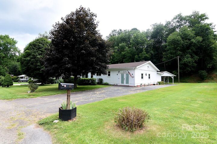 Property Photo: 86 Skyview Drive NC 28786