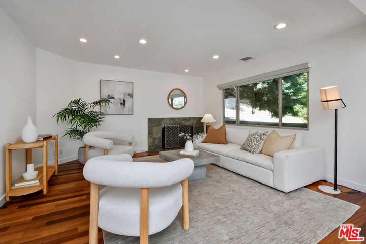 Property Photo: 3471 Woodcliff Rd CA 91403