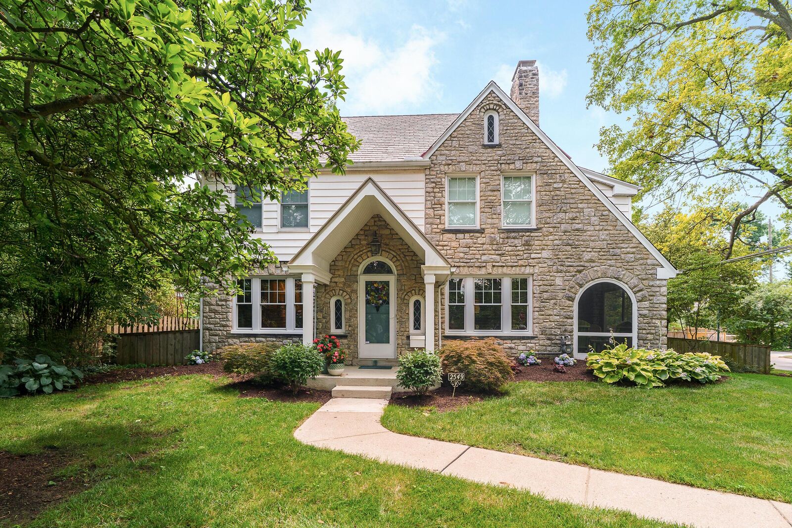 Property Photo:  2549 Brentwood Road  OH 43209 