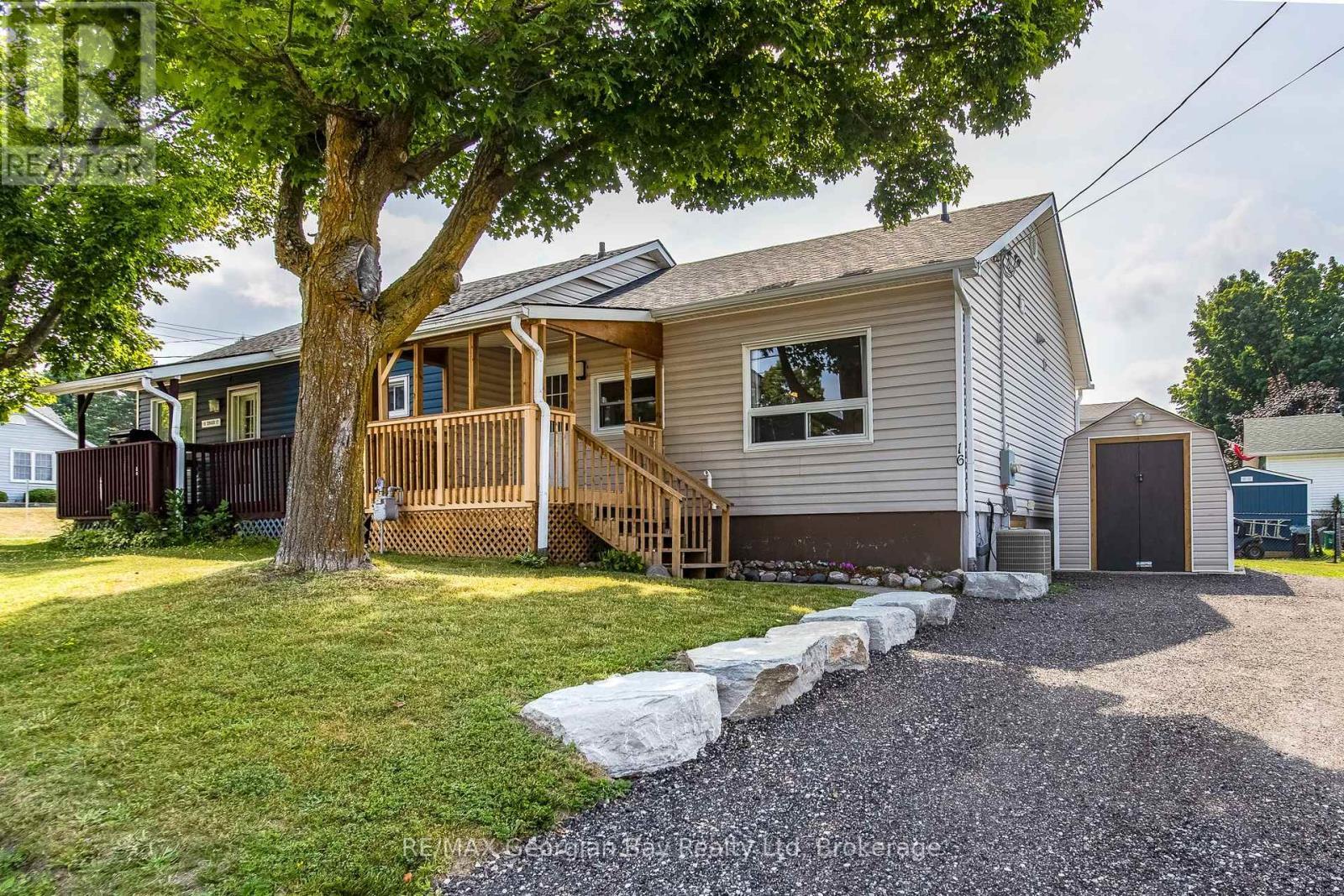 Photo de la propriété: 16 Edward Street ON L9M 1L1