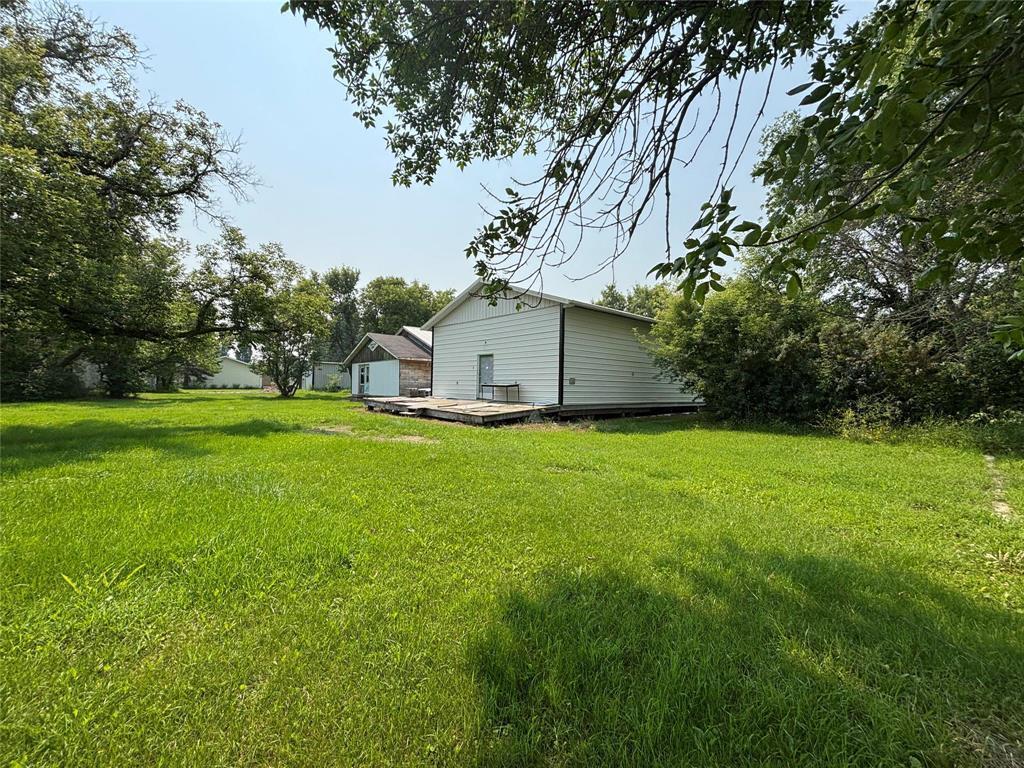 Property Photo:  428 South Railway Avenue  MB R0K 0S0 