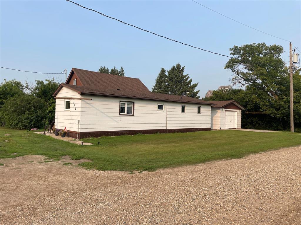 Property Photo:  112 Margaret Crescent  MB R0J 1L0 