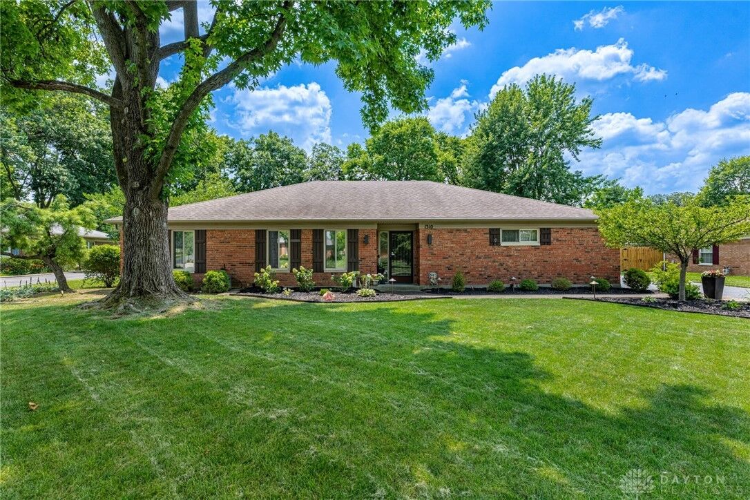 Property Photo: 1310 Penbrooke Trail OH 45459