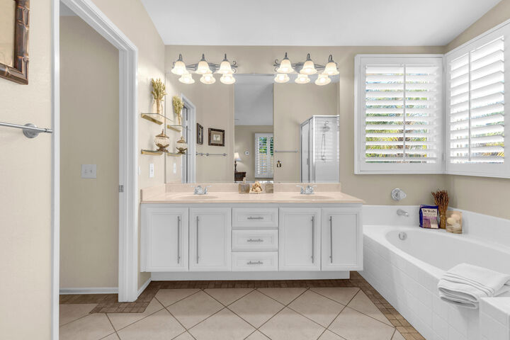 Property Photo:  170 Vía Tramonto  CA 92260 