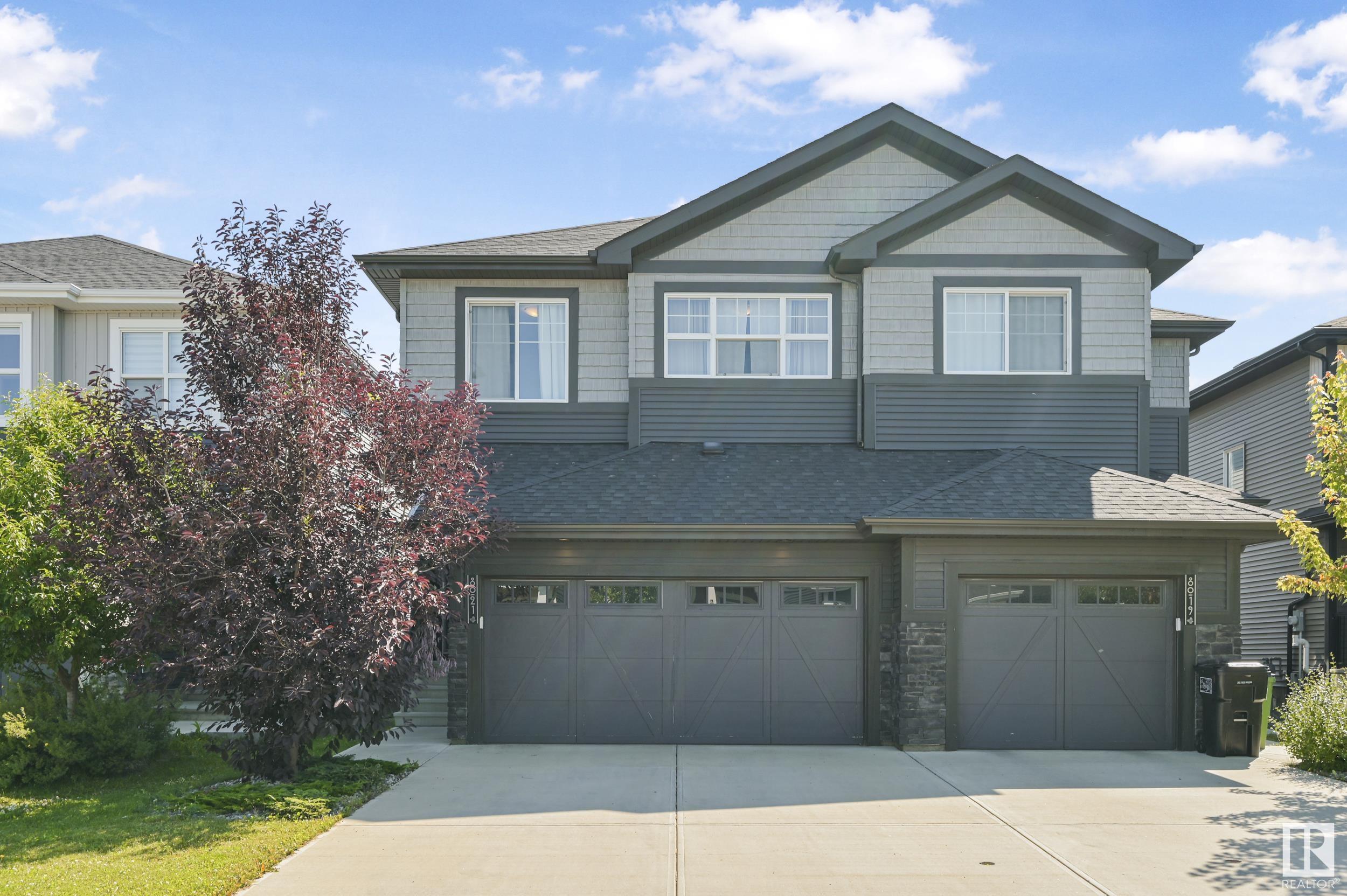 Photo de la propriété: 8021 223 Street NW AB T5T 7H9