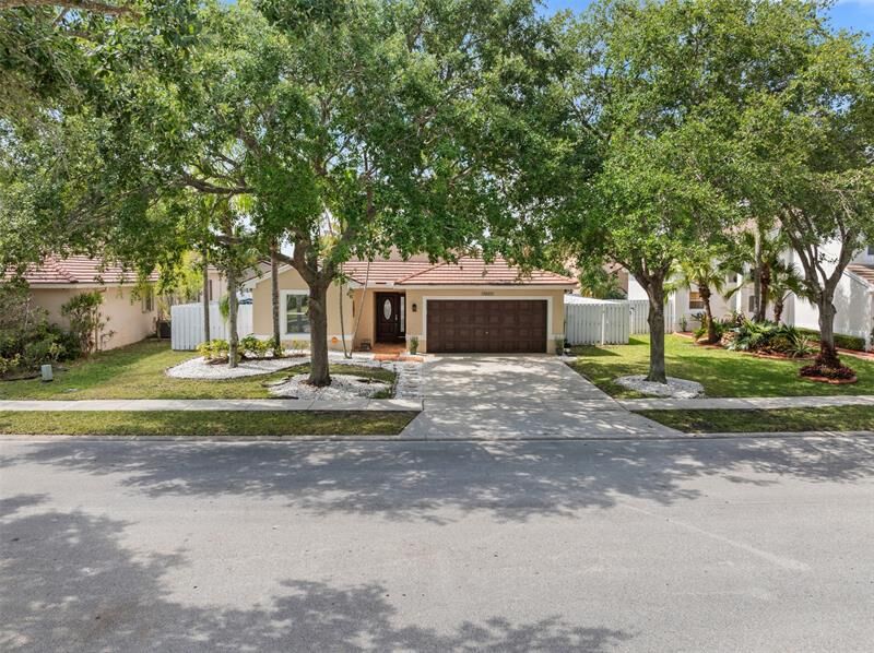 Property Photo: 18532 NW 23rd St FL 33029