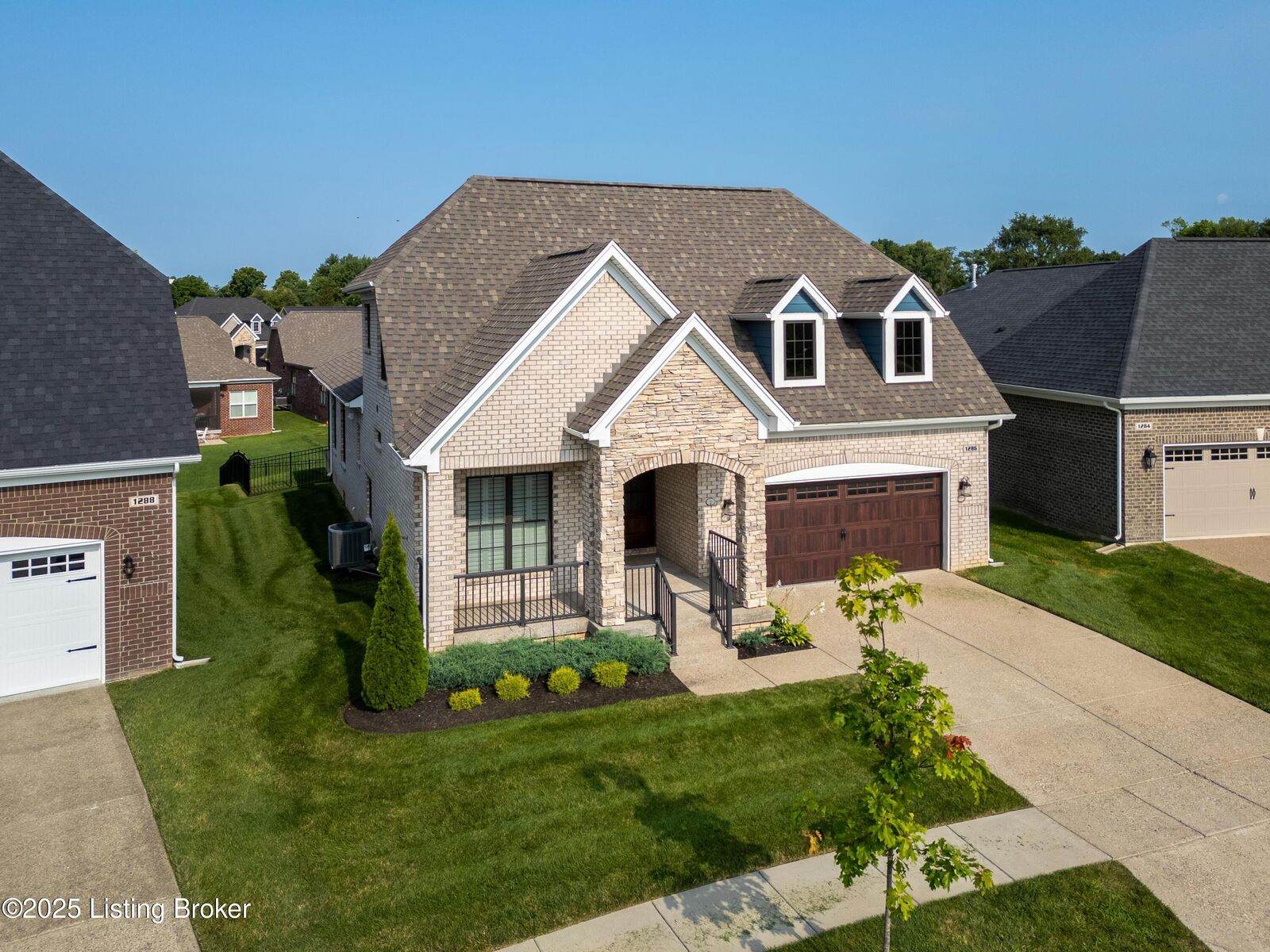 Property Photo:  1286 Coolhouse Way  KY 40223 