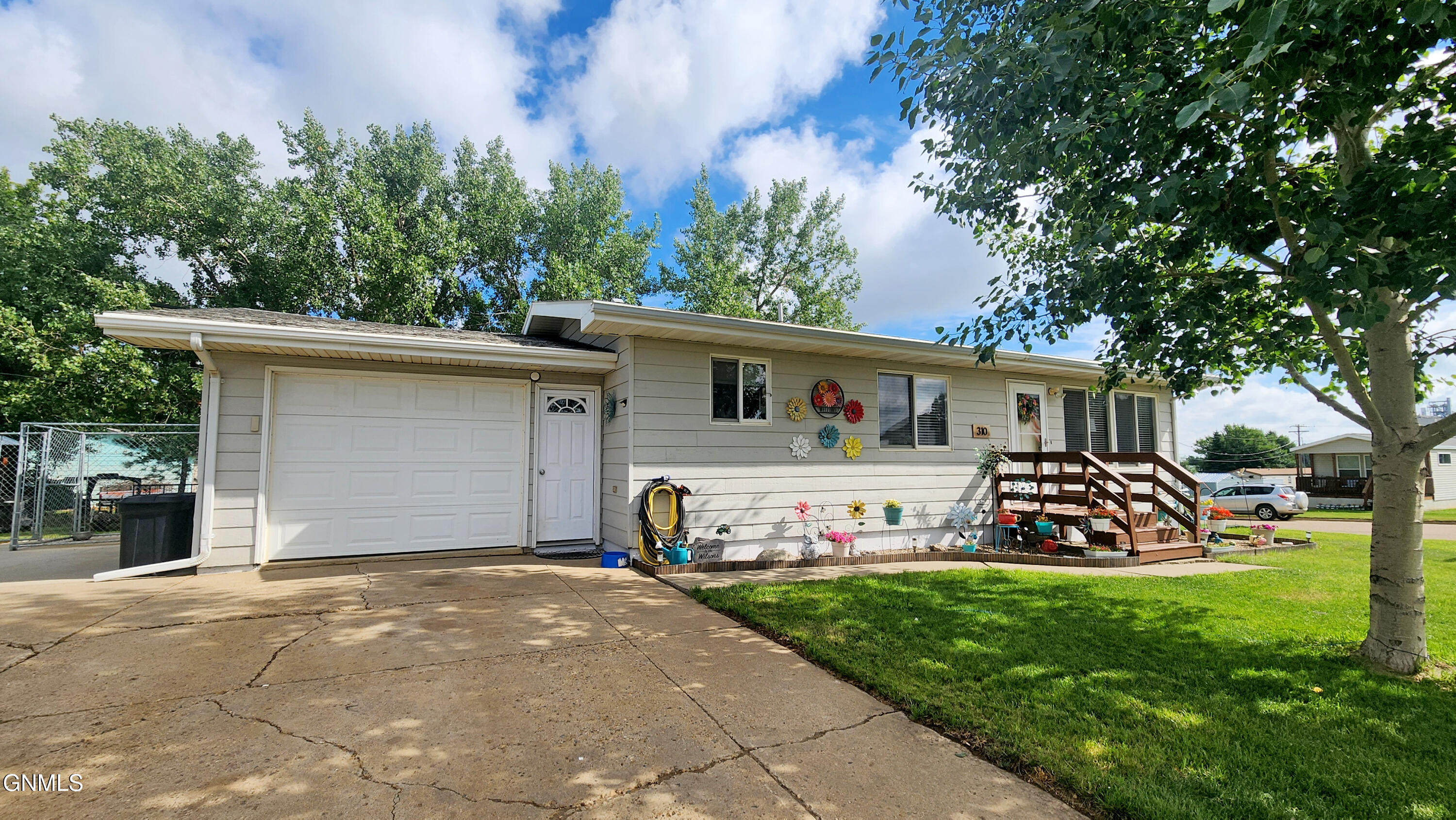 310 Pine Avenue  New Salem ND 58563 photo