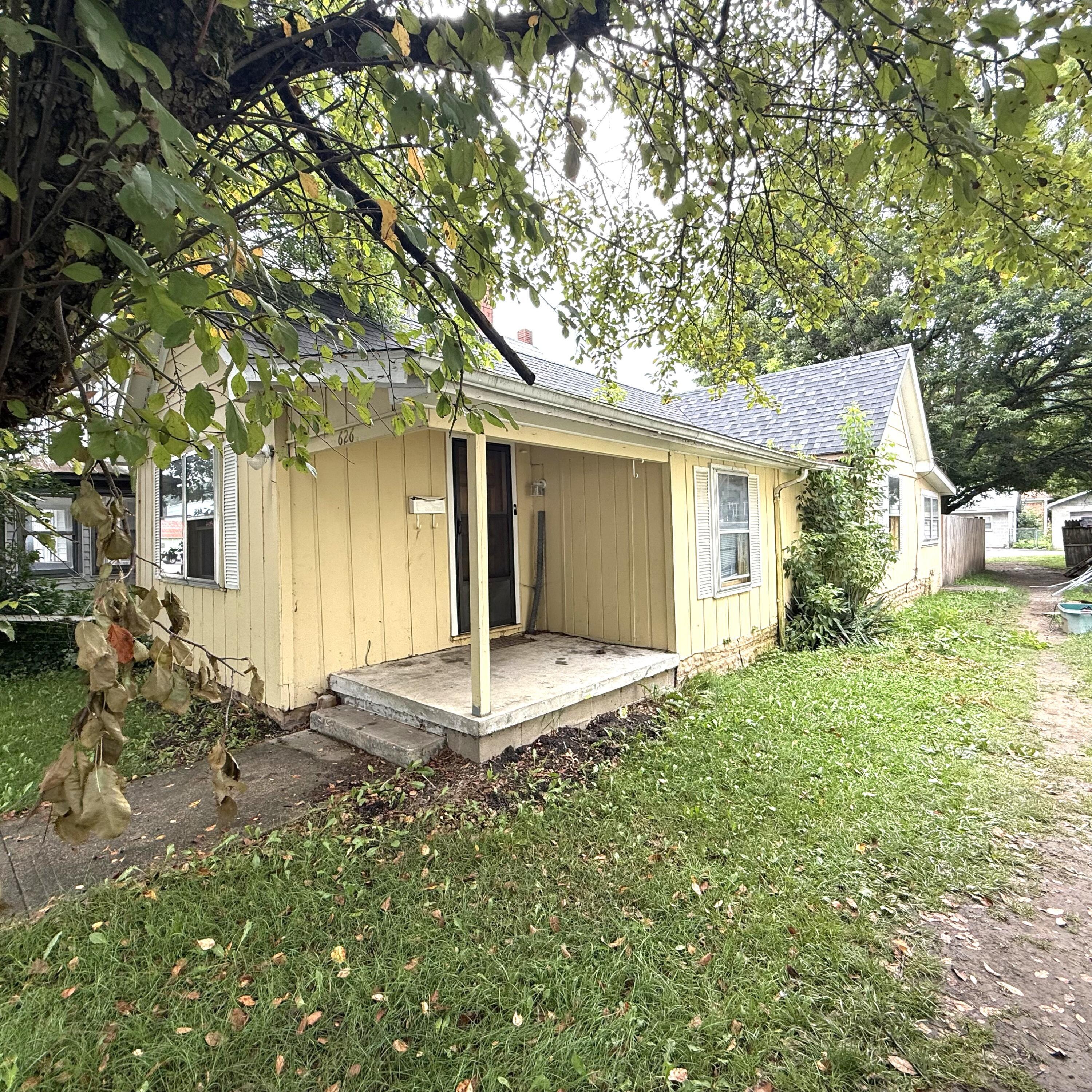 Property Photo:  626 3rd Ave  WV 24954 