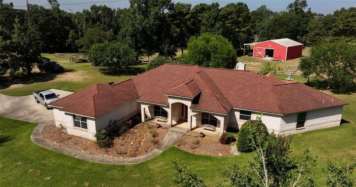 Property Photo:  306 N Fish Creek Thoroughfare N  TX 77316 