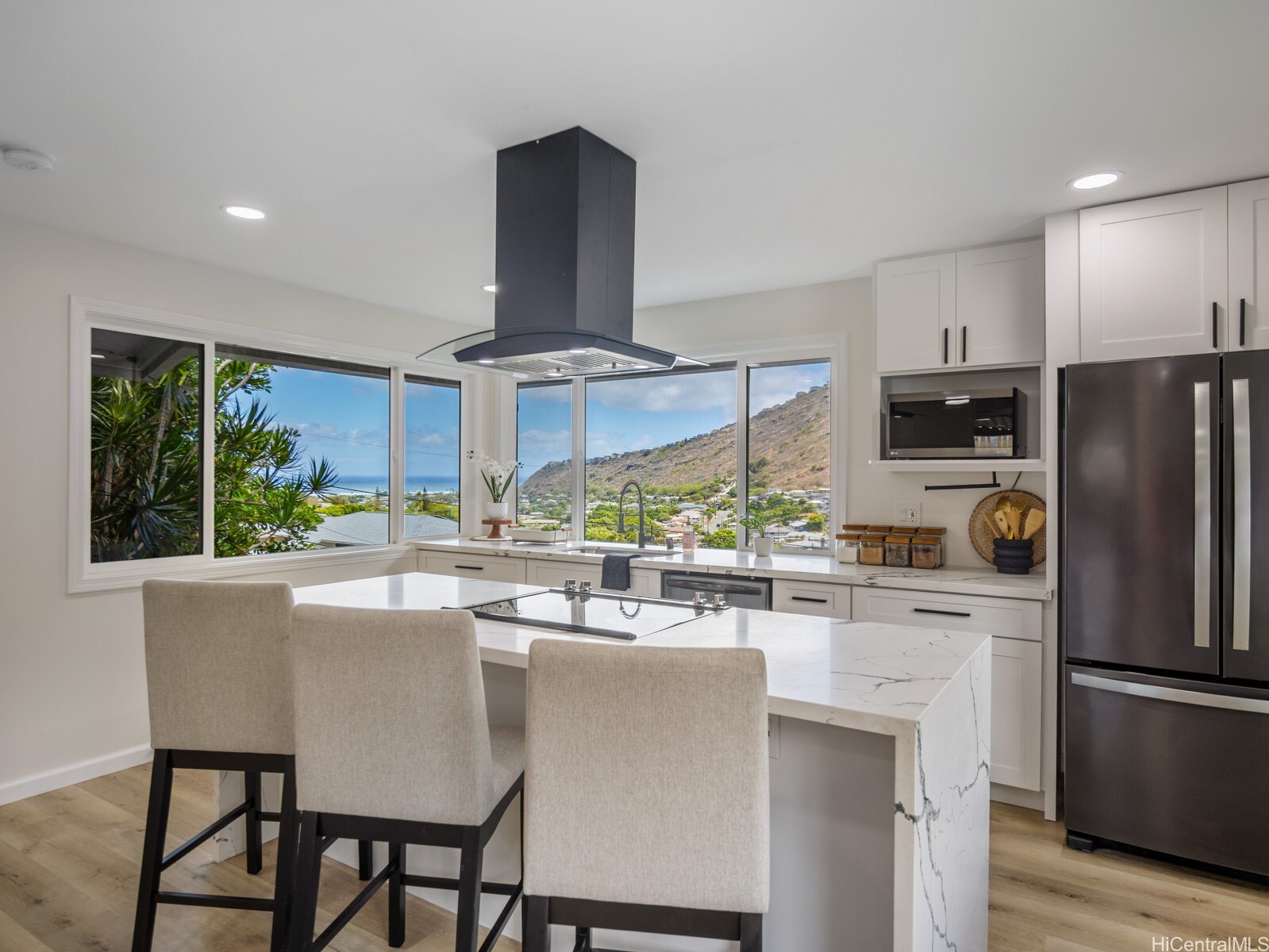855 Kainoa Place  Honolulu HI 96821 photo