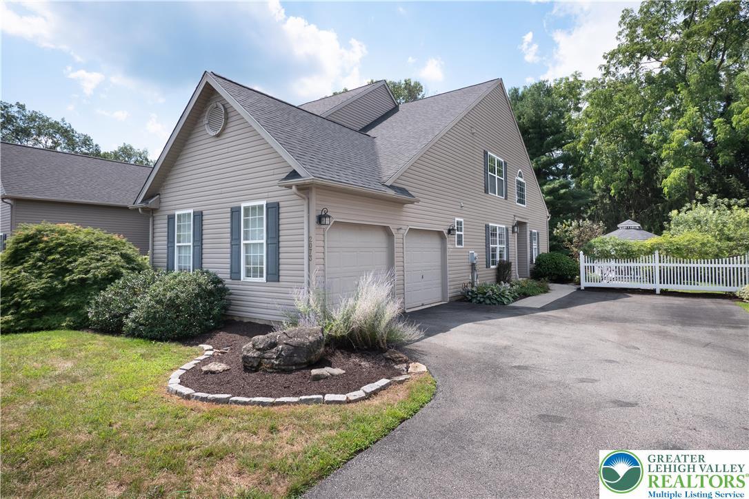 Property Photo: 2073 Rolling Meadow Drive PA 18062