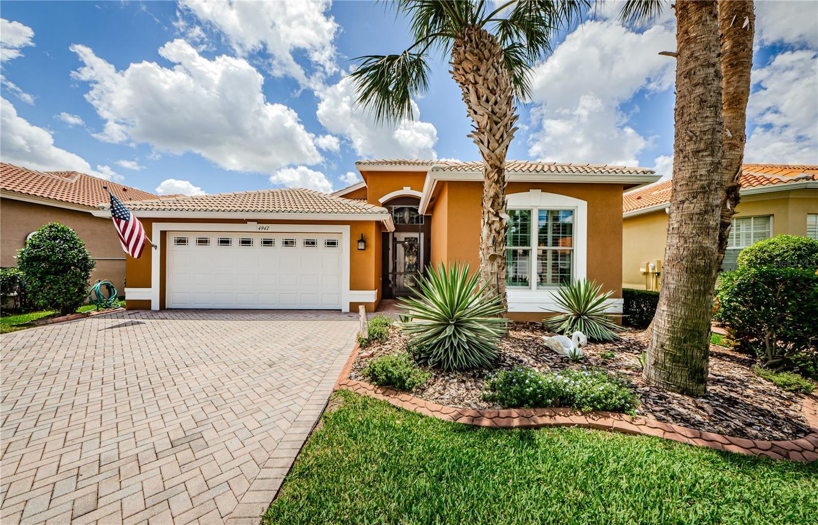 Property Photo: 4947 Sandy Brook Circle FL 33598