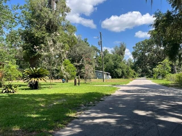 Property Photo:  2502 NE 70th Street  FL 32609 