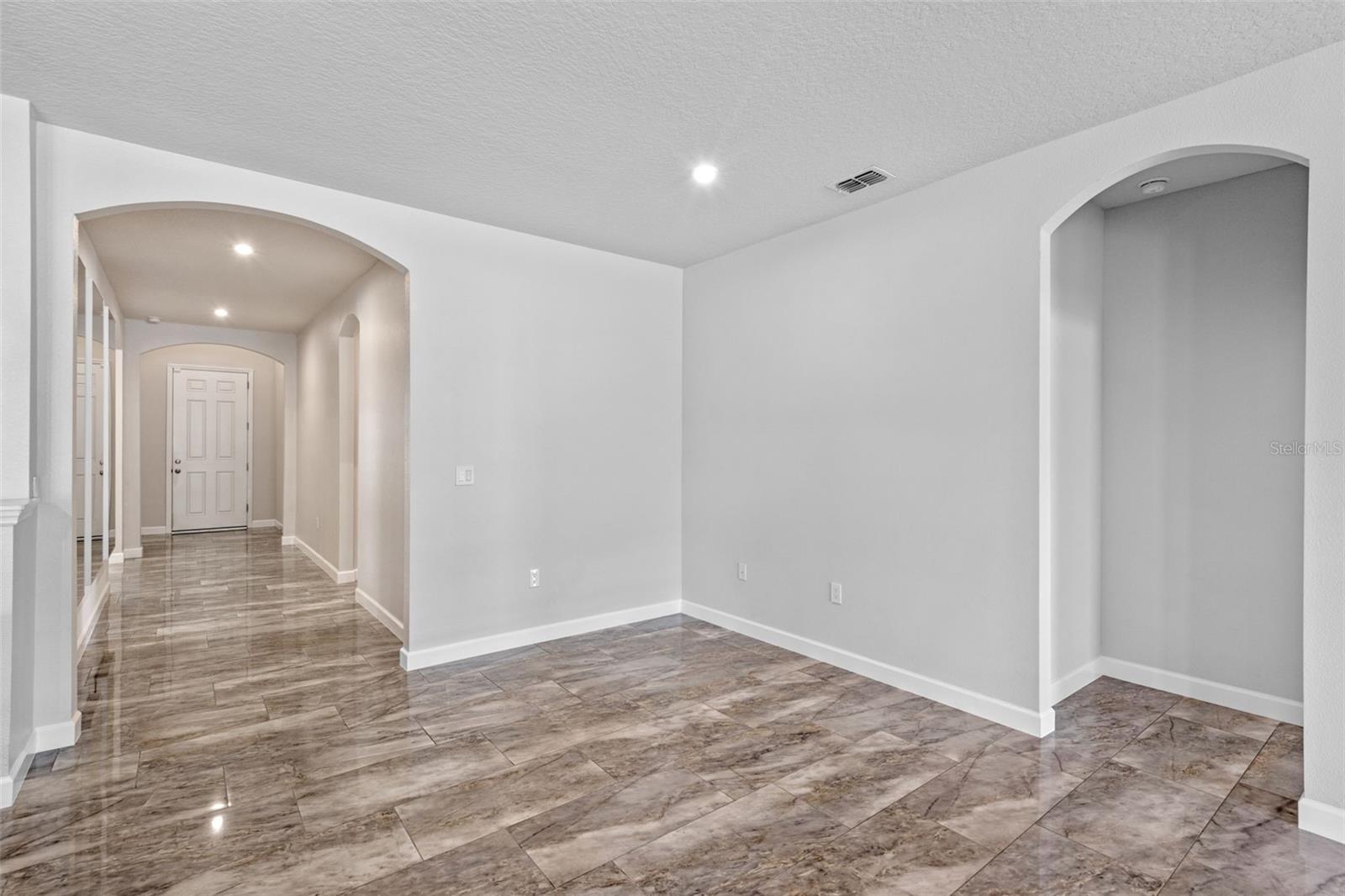 Property Photo: 900 Glazebrook Loop FL 32763
