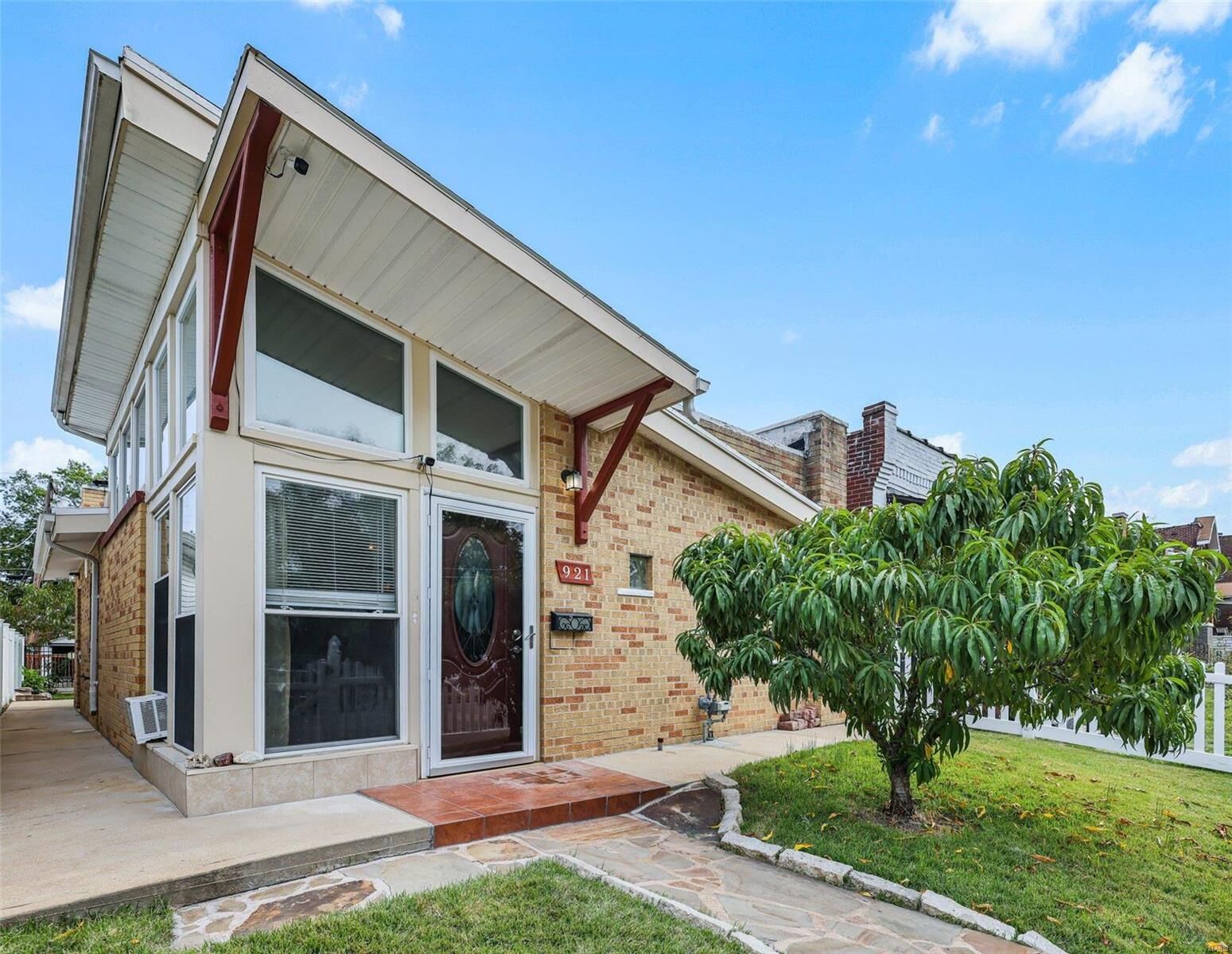 Property Photo: 921 Fillmore Street MO 63111