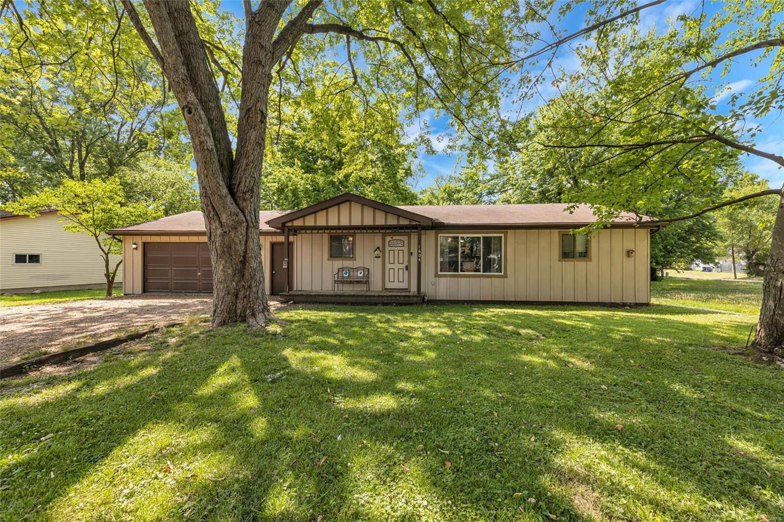 Property Photo:  1604 La Salle Street  IL 62221 