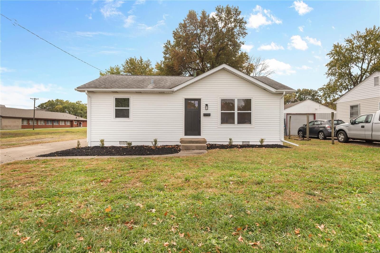 Property Photo:  1924 Johnson Road  IL 62040