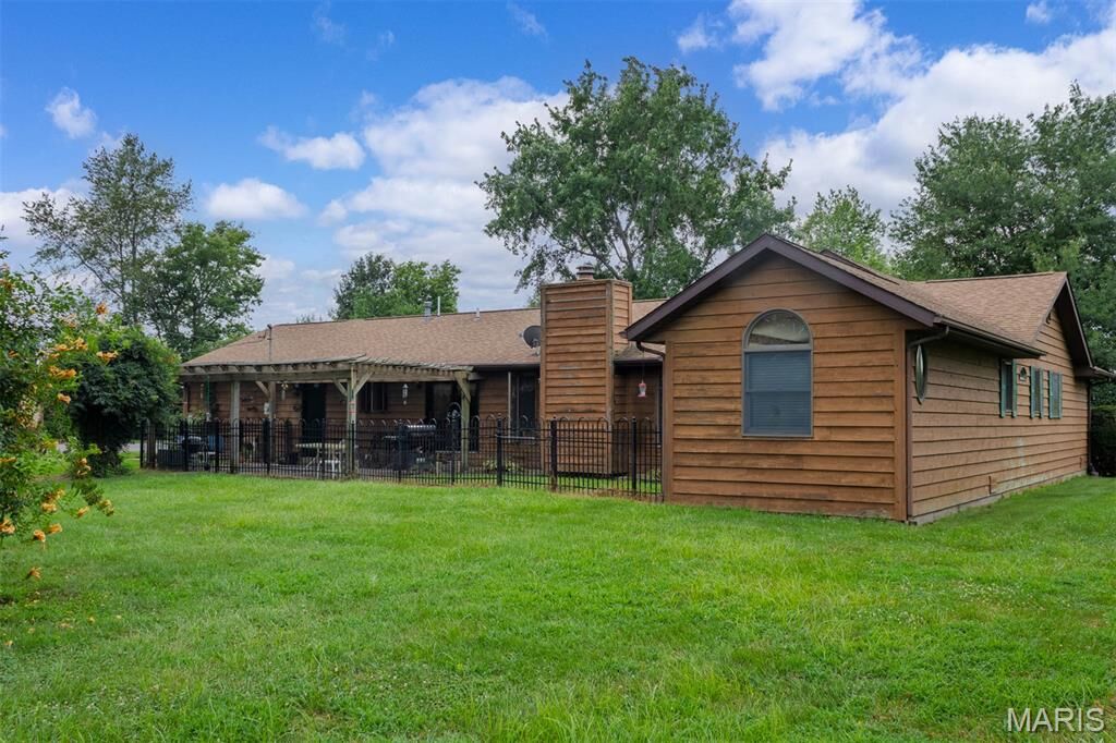 Property Photo: 1104 Summerfield Road IL 62281