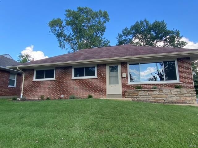 Property Photo: 1120 Collingwood Drive MO 63132