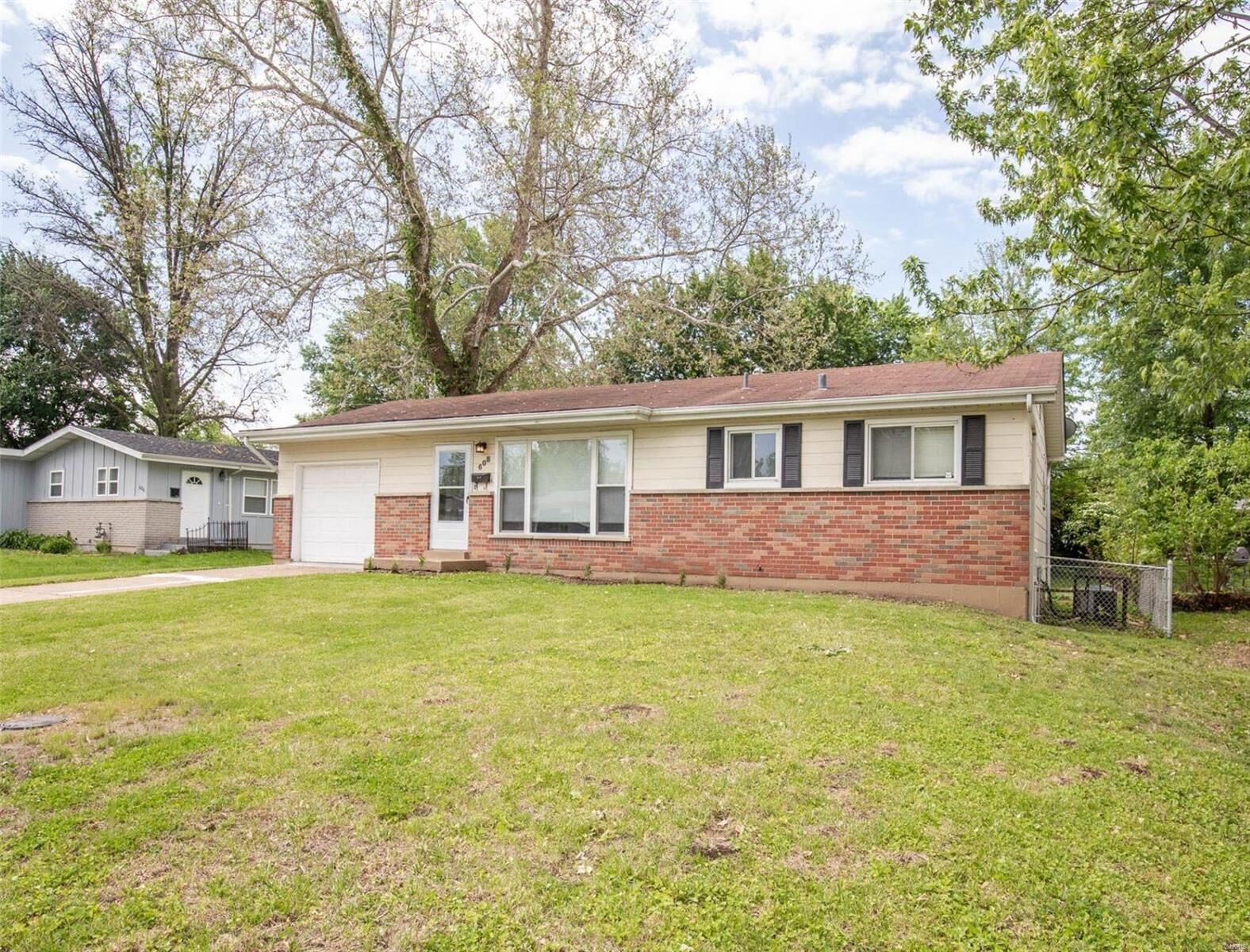 Property Photo:  608 Holiday Avenue  MO 63042 