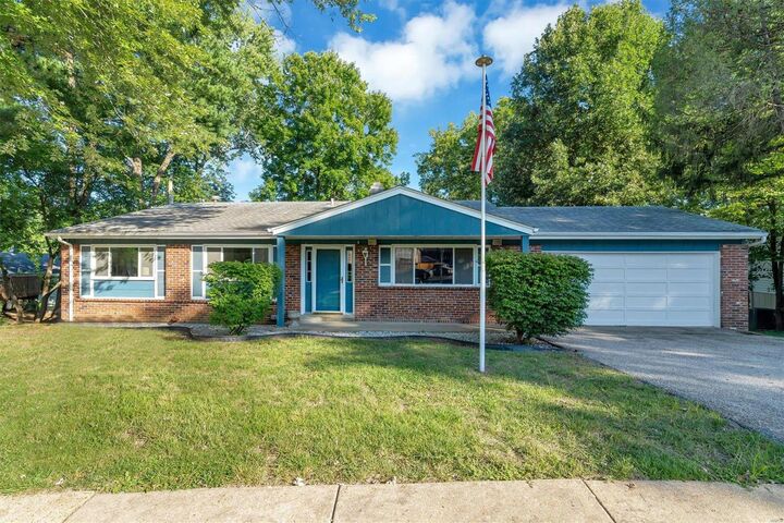 13248 Cochero Drive  St Louis MO 63141 photo
