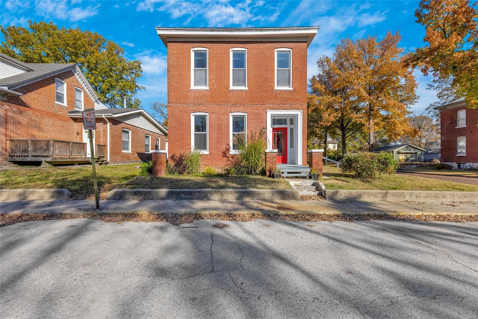 Property Photo: 527 E B Street IL 62220