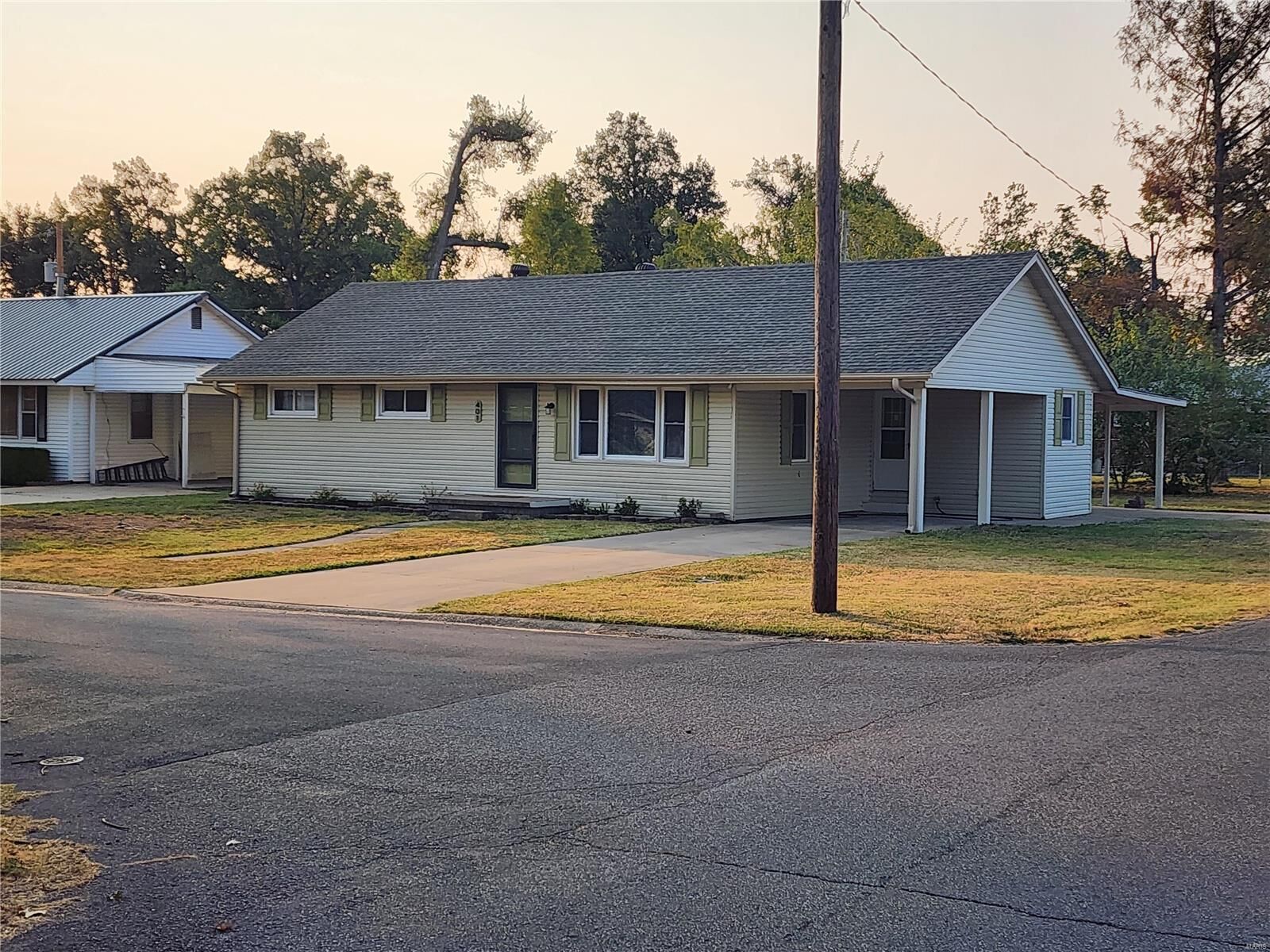 Property Photo: 401 Benton Street MO 63801