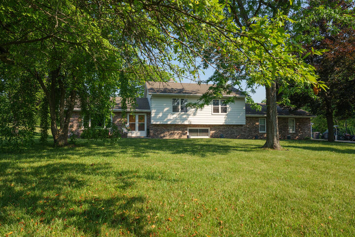 21200 82nd St  Bristol WI 53104 photo