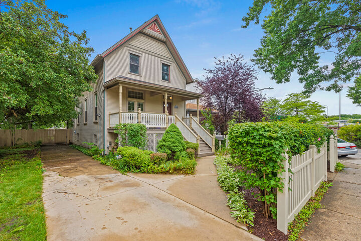 Property Photo:  4317 N Kenneth Avenue 1  IL 60641 