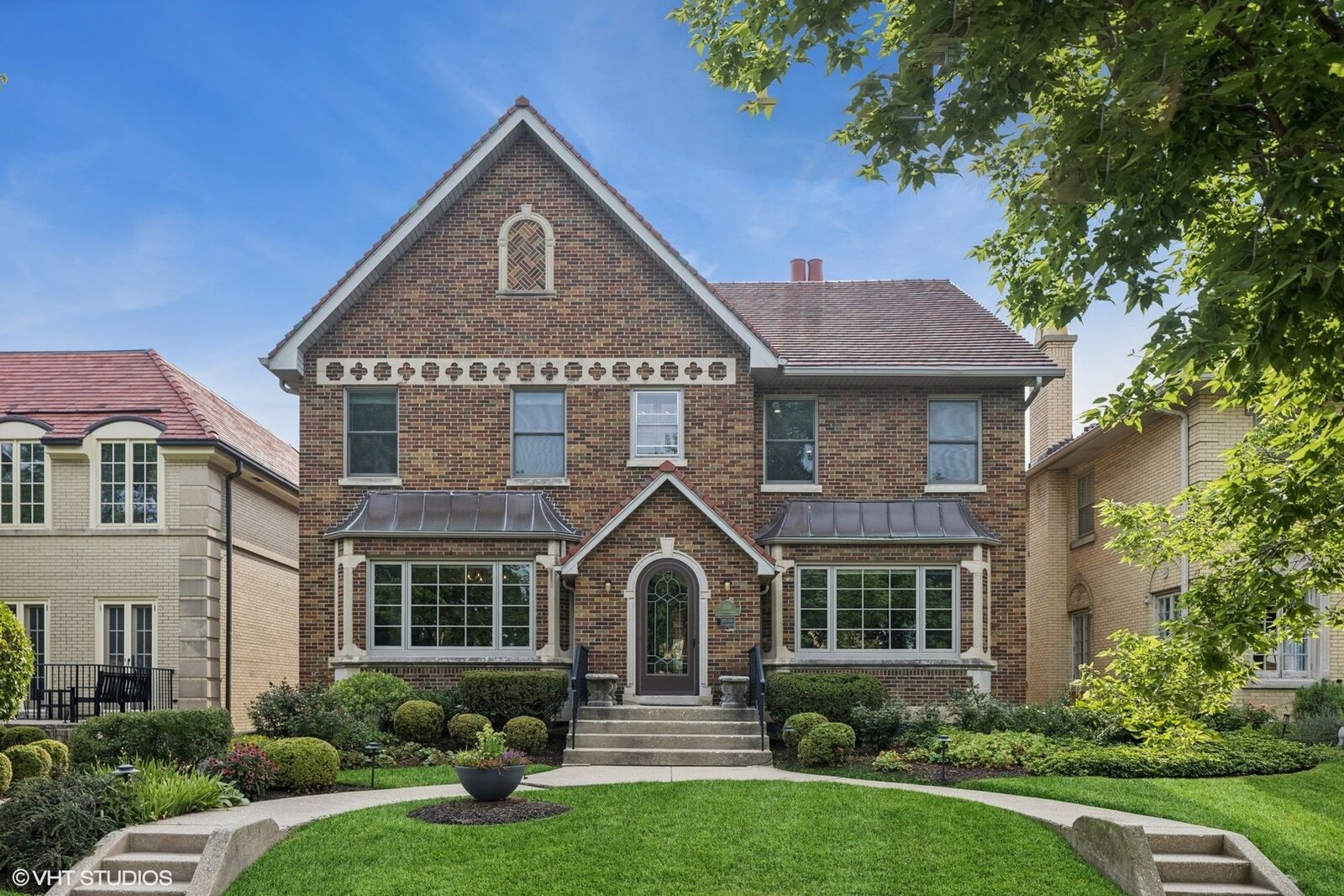 Property Photo: 1118 N Kenilworth Avenue IL 60302