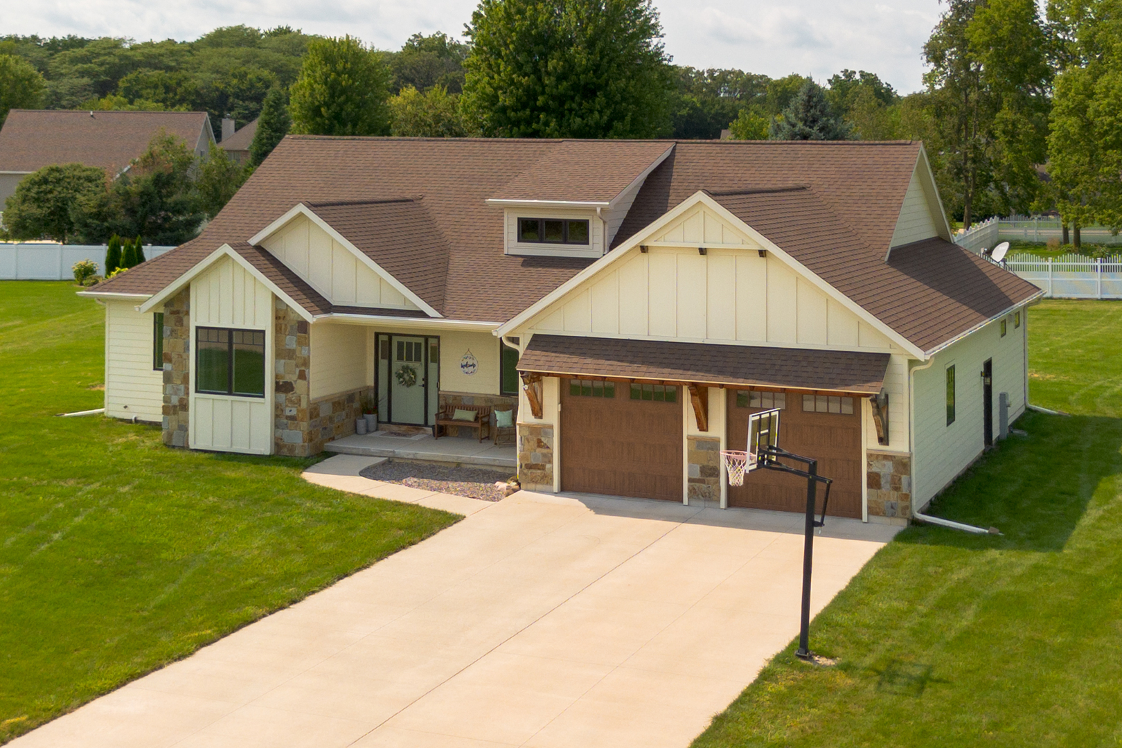 Property Photo: 802 Ann Marie Drive IL 61373