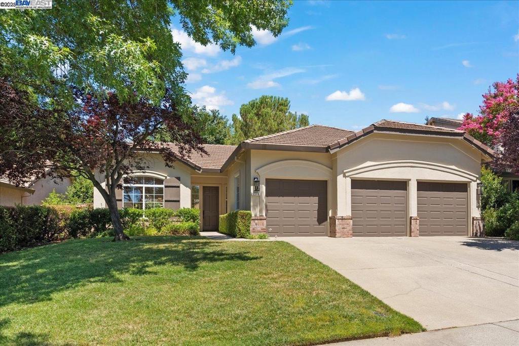 Property Photo: 3319 Besana Dr CA 95762