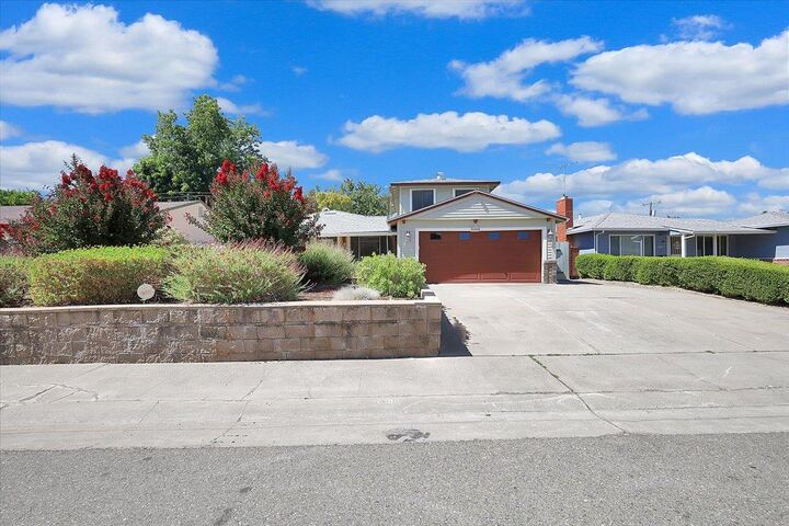 Property Photo: 2500 Fernandez Drive CA 95822
