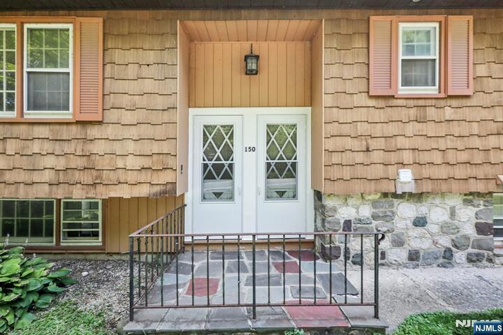Property Photo:  150 Highland Lakes Road  NJ 07422 