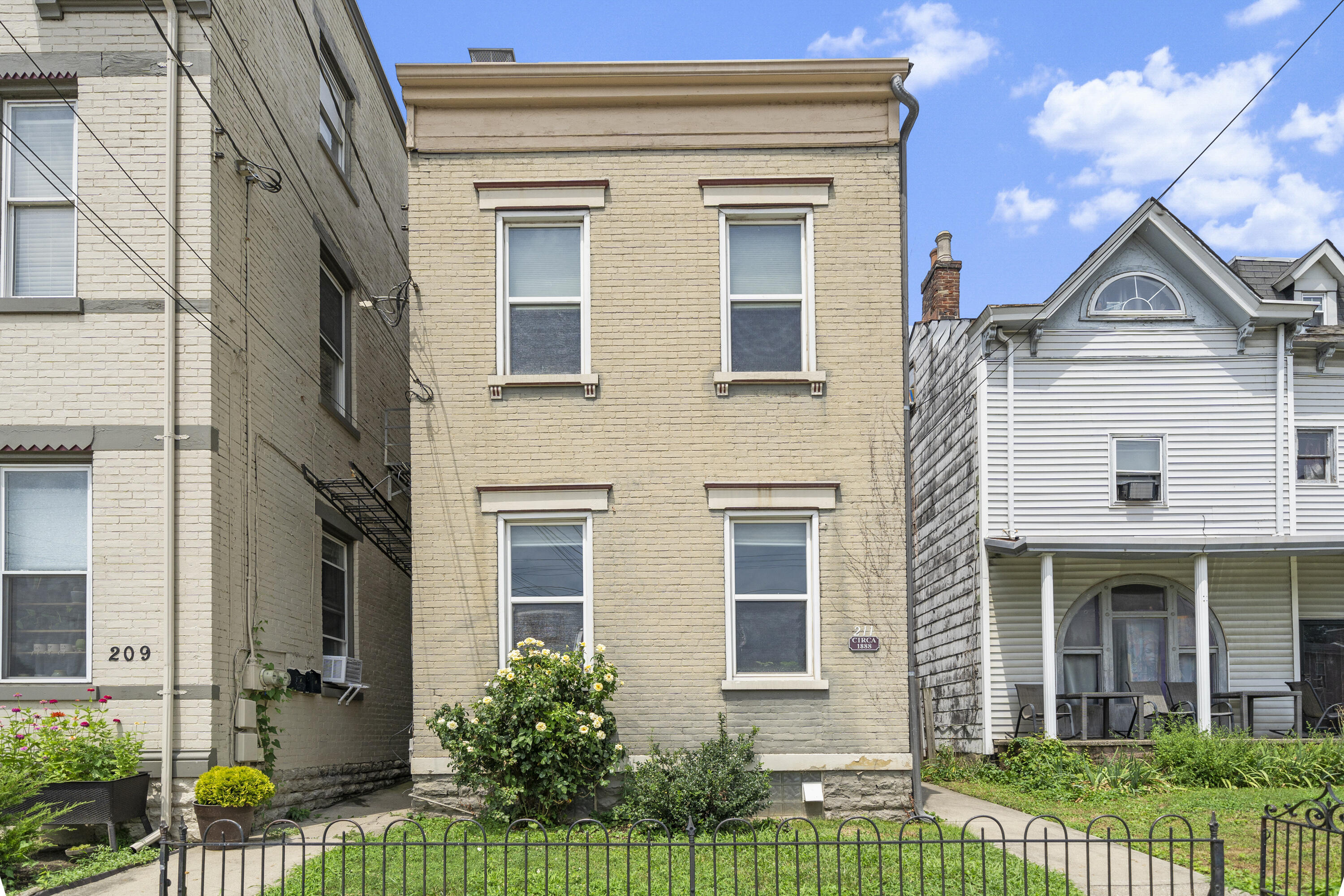 Property Photo: 211 E 5th Street E KY 41071