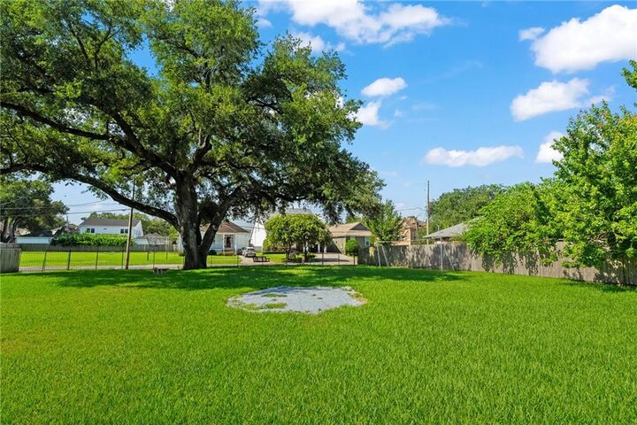 Property Photo:  337 Stafford Place  LA 70124 