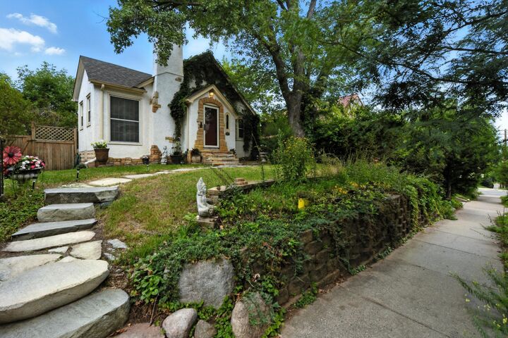 Property Photo:  1136 Xerxes Avenue S  MN 55405 