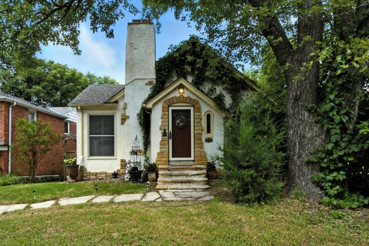 Property Photo:  1136 Xerxes Avenue S  MN 55405 