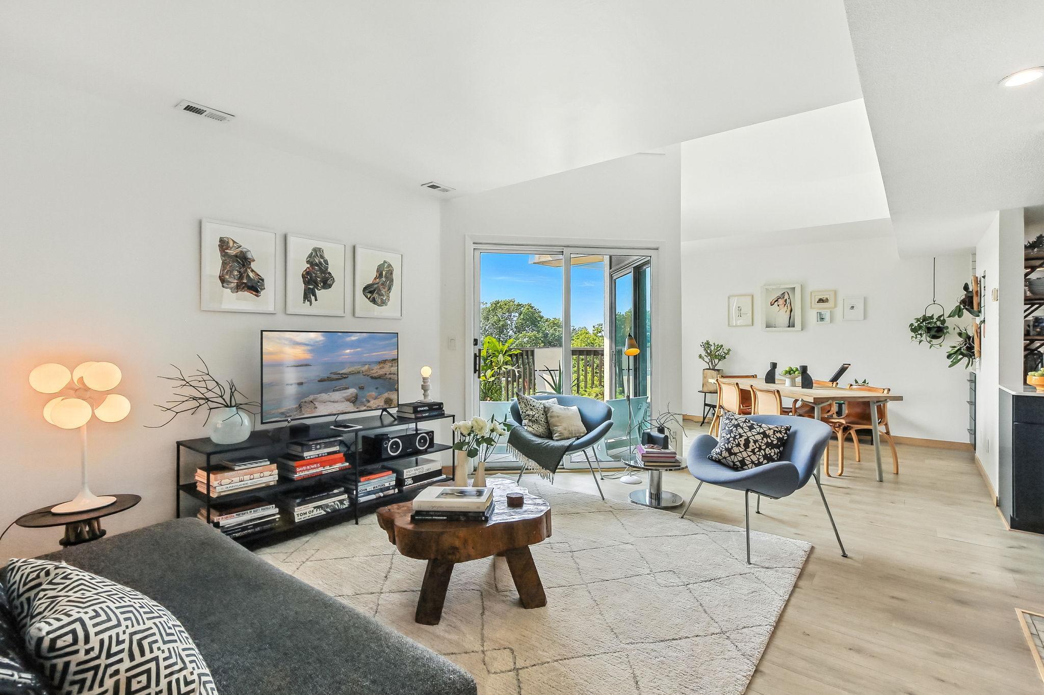 Property Photo:  232 W Franklin Avenue 302  MN 55404 