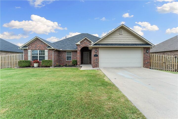 Property Photo:  201 Sussex Avenue  AR 72745 