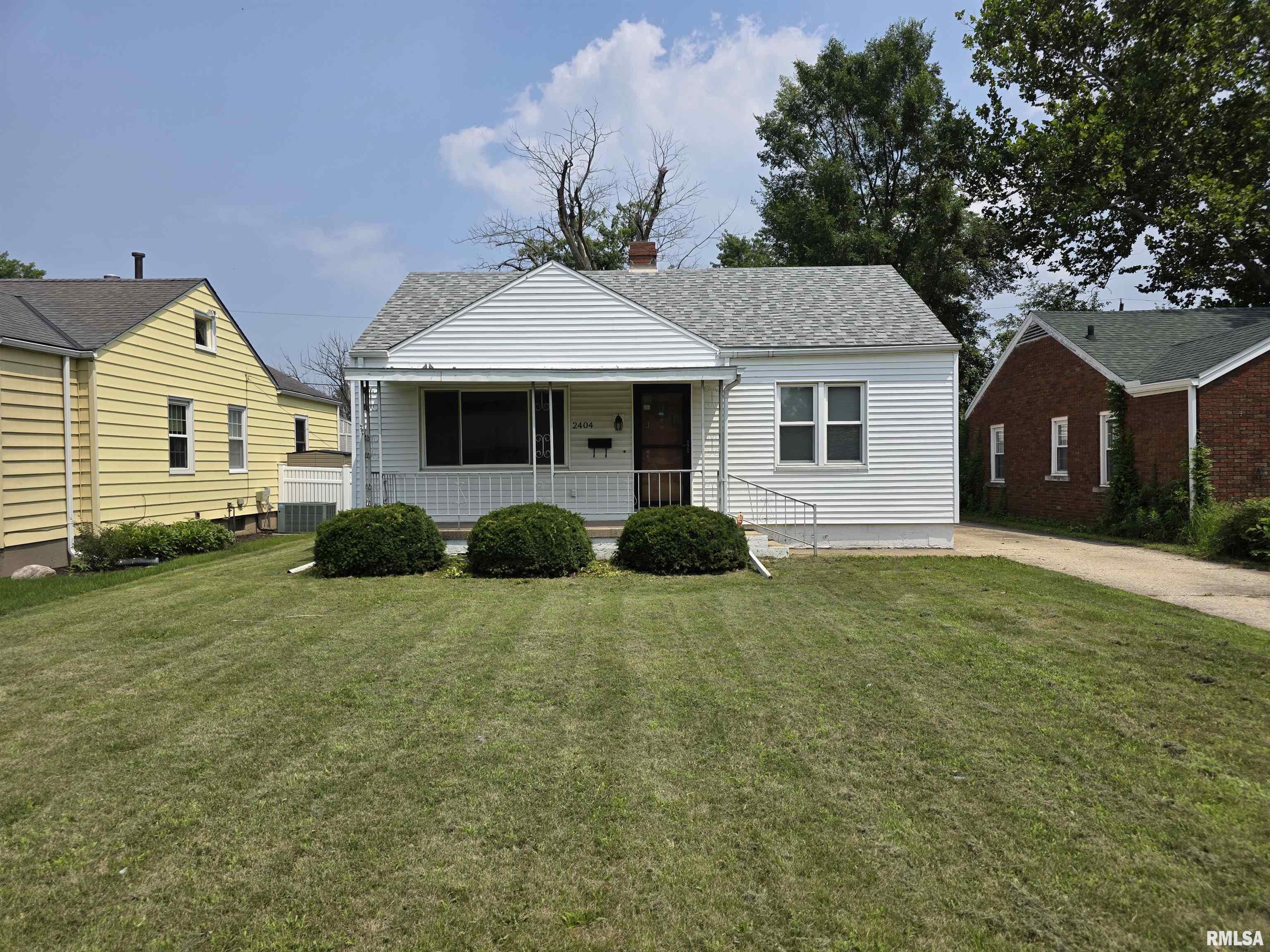 Property Photo:  2404 N Gale Avenue  IL 61604 