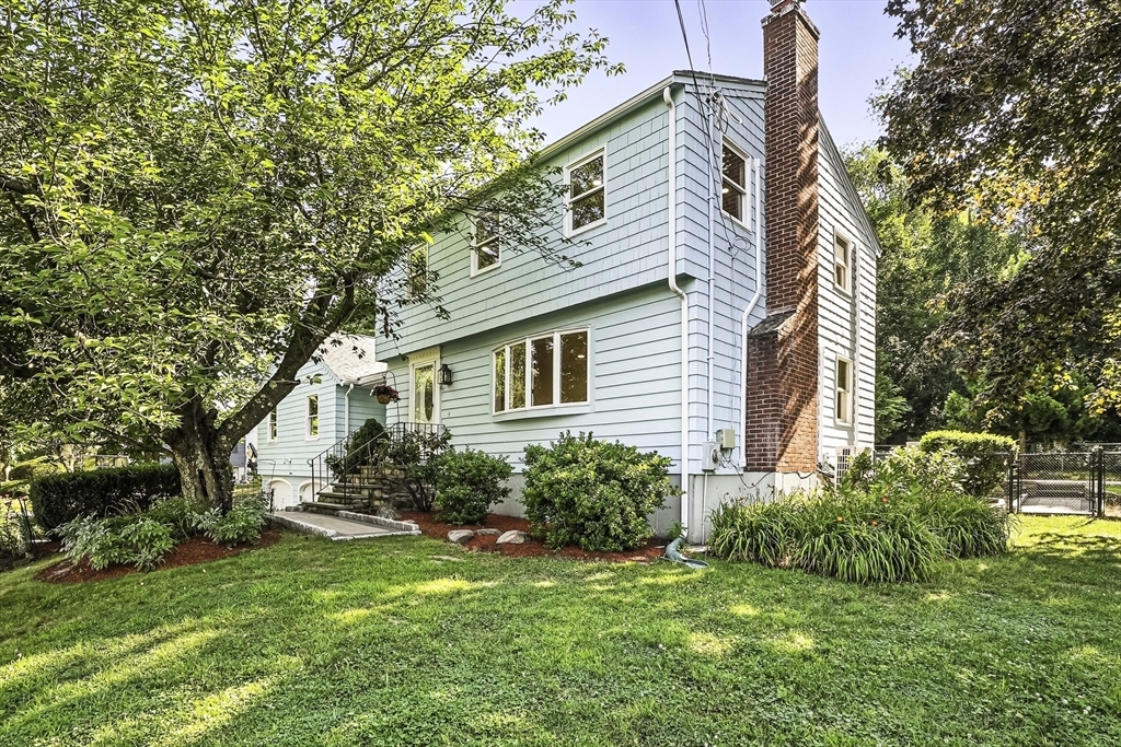 Property Photo: 7 Kings Grant Rd MA 01581