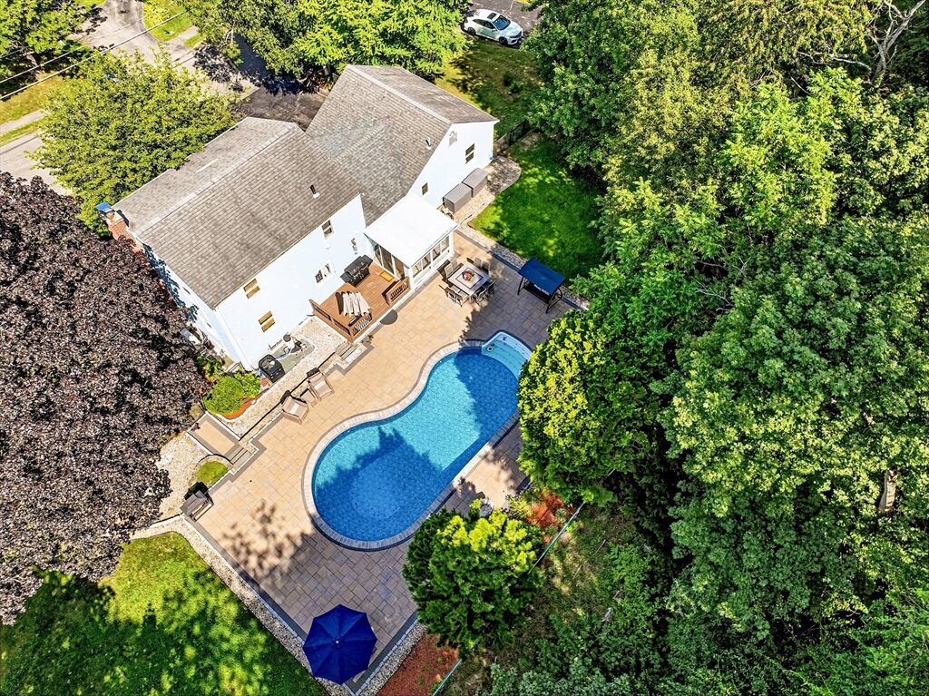 Property Photo:  7 Kings Grant Rd  MA 01581 